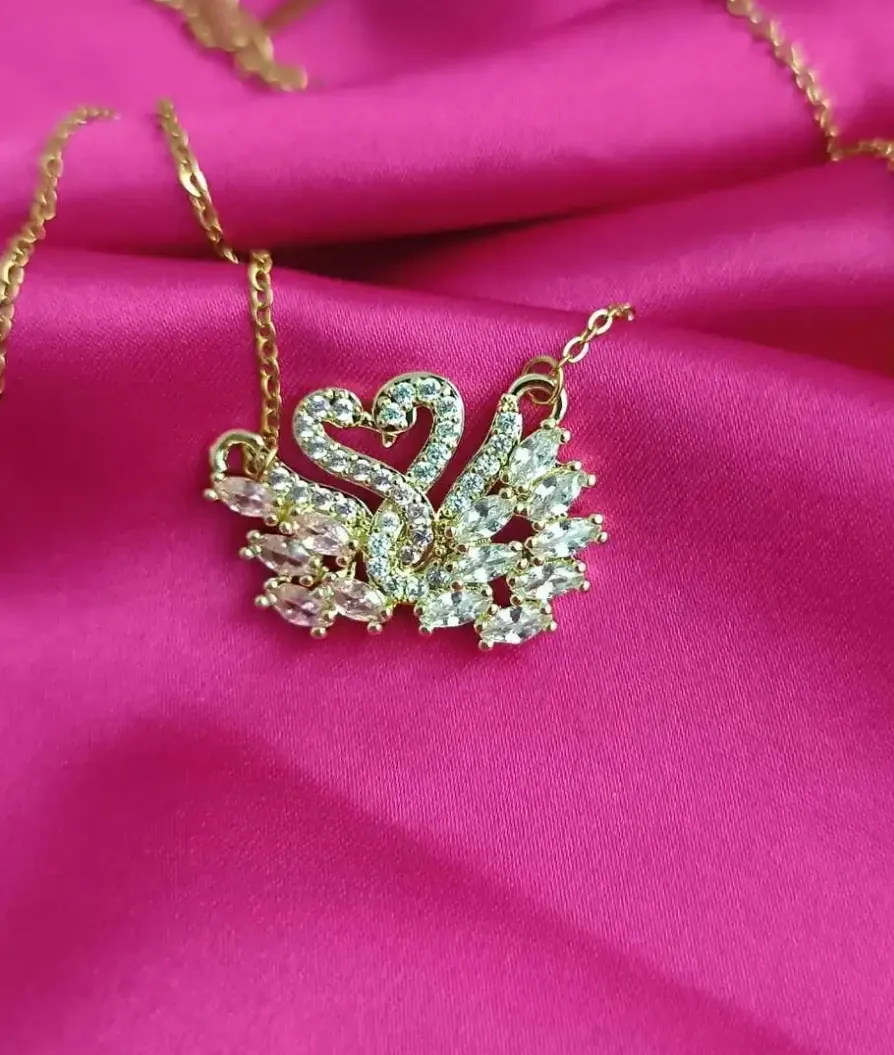 Pembe Beyaz Swarovski Kuğu Kolye