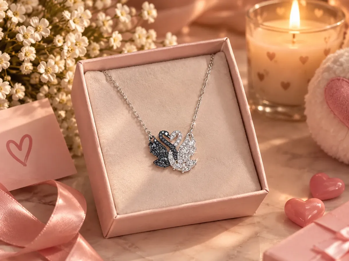Siyah Beyaz Swarovski Kuğu Kolye